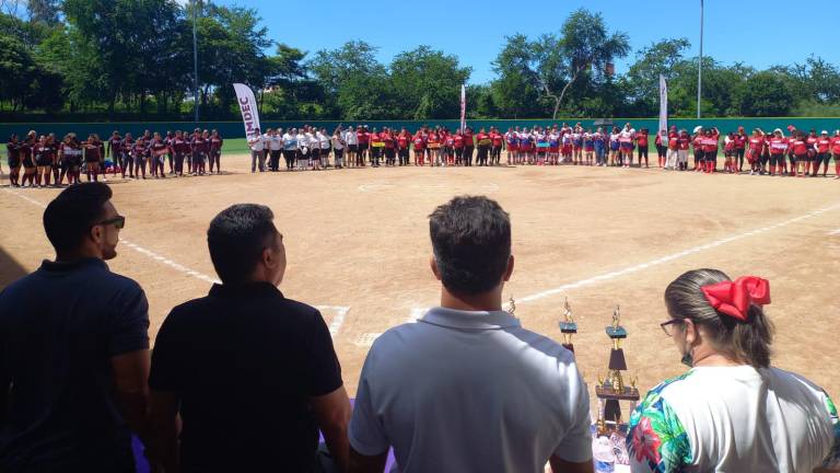 La ceremonia inaugural contó con autoridades deportivas estatales y municipales.