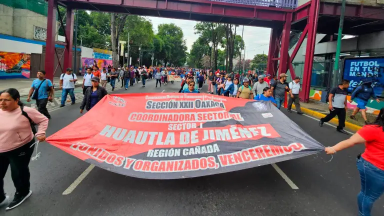 Integrantes de la Sección 22 de la Coordinadora Nacional de Trabajadores de la Educación.