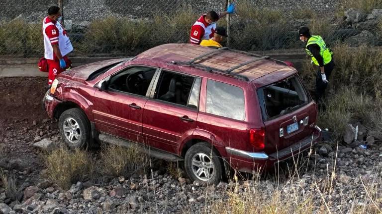 Autoridades periciales realizan las diligencias tras el fatal accidente en la zona de la termoeléctrica.
