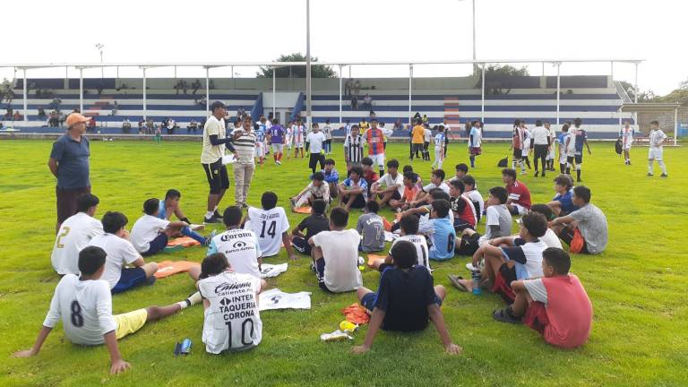 Seleccionan en Rosario a seis jóvenes futbolistas en visorías del Club América