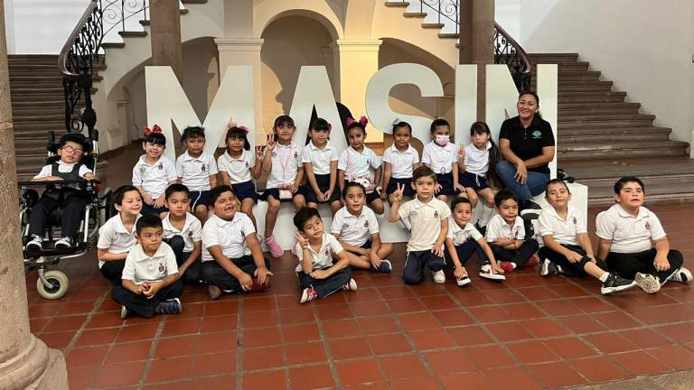 Alumnos del Jardín de Niños Héroes de Chapultepec llevan entusiasmados al museo.