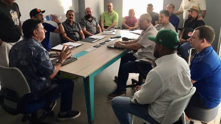 Ismael Barros Cebreros, Presidente Ejecutivo de Venados de Mazatlán, le dio la bienvenida al mánager Luis Carlos Rivera y a sus coaches.