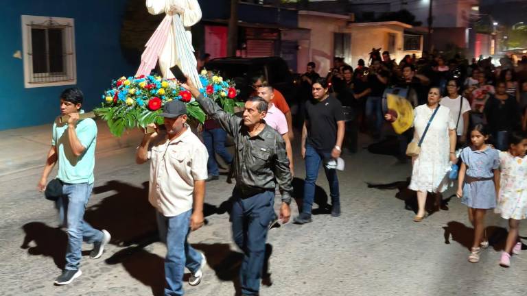 Fieles recorrieron las calles con la imagen del santo patrono.