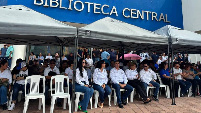 Protesta de trabajadores de la UAS ante la falta de apoyos de parte del Gobierno de México.