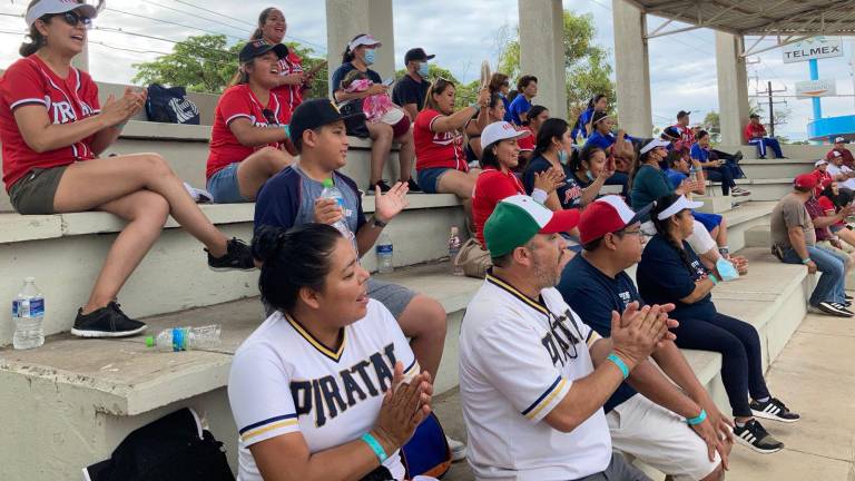 Viajar por horas tiene su recompensa: familias disfrutan del Mazatlán Baseball Tournament 2021 y del puerto