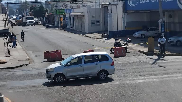 Un tramo de la Avenida Río Piaxtla en Mazatlán se encuentra cerrado a la circulación por reparación de la red de drenaje.