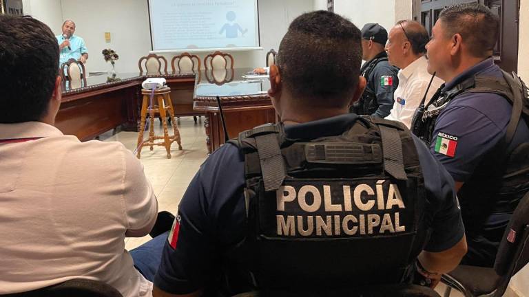 La capacitación se llevó a cabo en la sala de cabildo.
