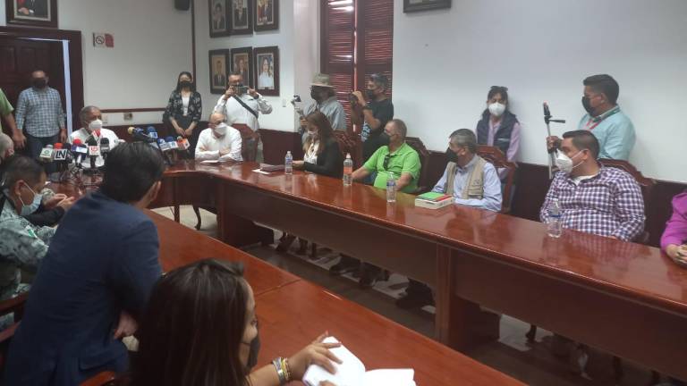 El Alcalde de Culiacán, Jesús Estrada Ferreiro, en reunión con pepenadores.