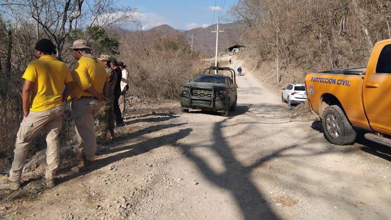 Elementos de rescate y seguridad participaron este jueves en el operativo de búsqueda del camarógrafo extraviado en la sierra de Rosario.