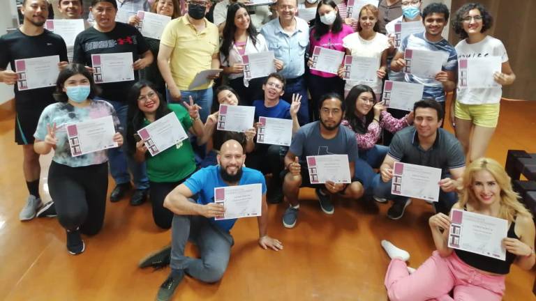 Los egresados del Taller de Actuación del Isic obtuvieron su diploma de participación.