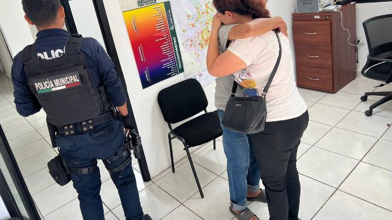 Familiares de Óscar acudieron a las instalaciones de la Secretaría de Seguridad Pública y Tránsito Municipal.