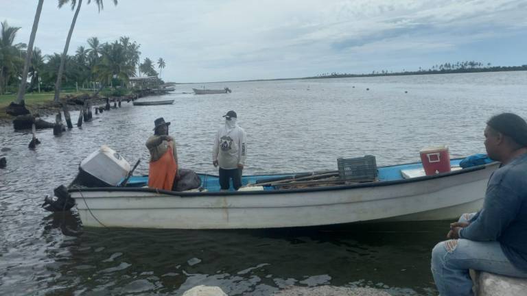 Resguardan plantas de chile y embarcaciones de manera preventiva productores y pescadores de Teacapán por ‘Pamela’