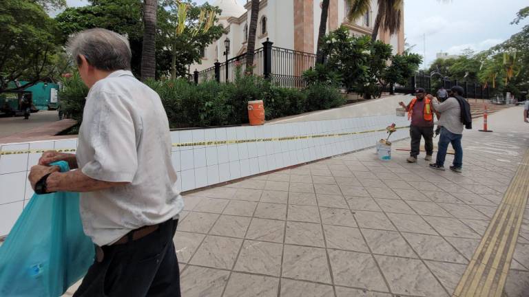 El colectivo Sabuesos Guerreras recibió una notificación del INAH por la instalación de azulejos.