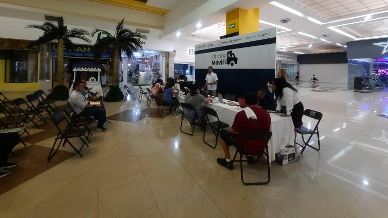 Oficina Móvil del SAT que se instaló en La Gran Plaza Mazatlán y que estará funcionando hasta este viernes.