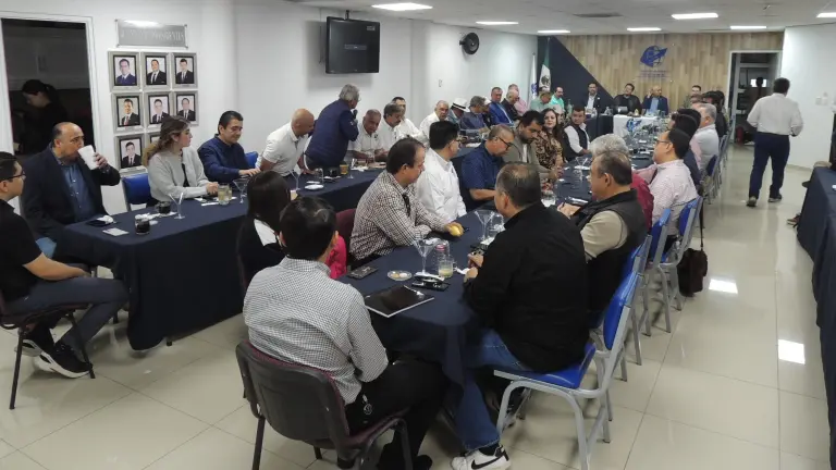 Realiza Ejecutivos de Ventas y Mercadotecnia su última sesión del año, con motivante charla con Gnozin Navarro