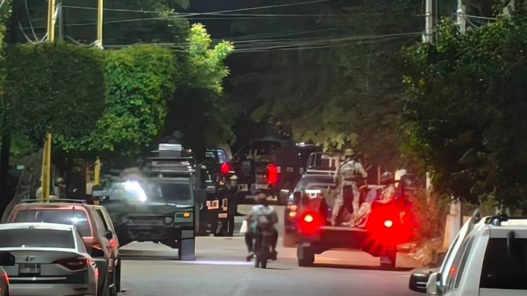 Militares desplegaron un operativo y acordonaron el área tras el reporte de varias explosiones en la zona norte de El Rosario.