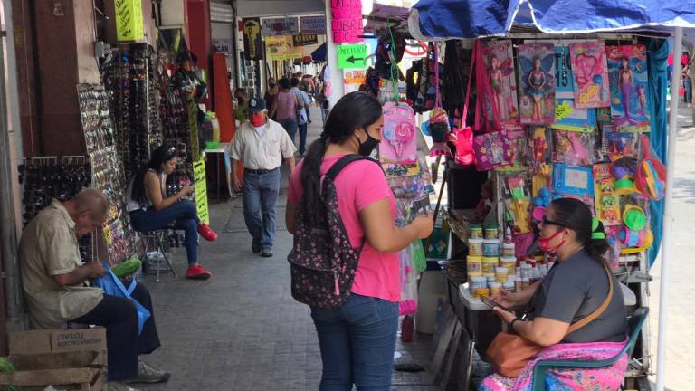 Vendedores ambulantes de Culiacán piden más espacio para exhibir mercancía