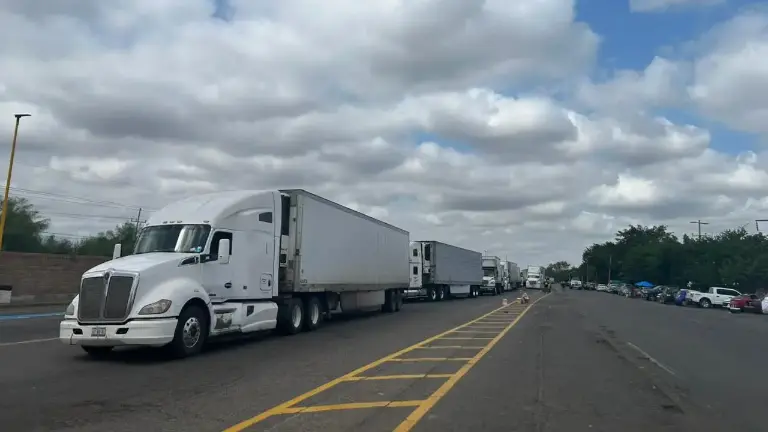 El Gobierno de México llamó a agricultores y transportistas a no realizar bloqueos el lunes.