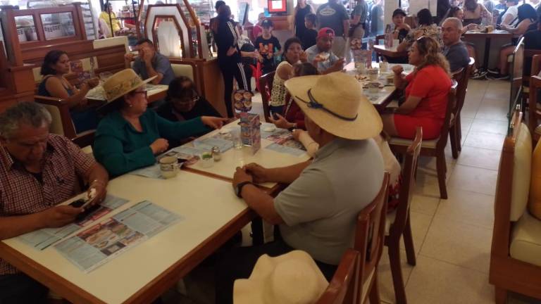 Los restaurantes del Centro Histórico lucen con buena concurrencia.