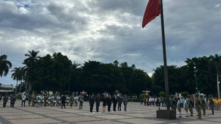 Ceremonia cívica en Palacio de Gobierno para conmemorar al General Ángel Flores y las víctimas del movimiento estudiantil de 1968.