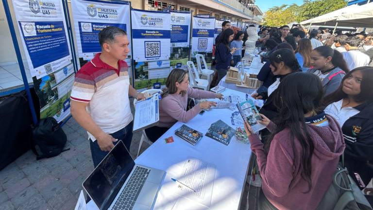 En las instalaciones de la Preparatoria Rubén Jaramillo de la UAS se llevó a cabo una Muestra Profesiográfica.
