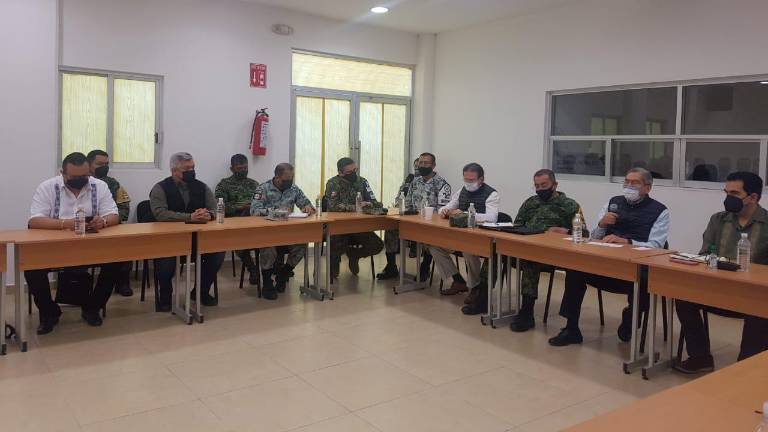 La reunión es presidida por el titular de la Secretaría de Seguridad Pública estatal, teniente coronel Cristóbal Castañeda Camarillo, y el secretario general de Gobierno, Gonzalo Gómez Flores.
