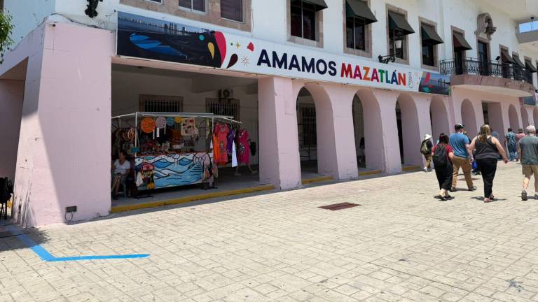 El INAH en Sinaloa confirmó que sí autorizaron al Gobierno de Mazatlán pintar la cantera del Palacio Municipal.