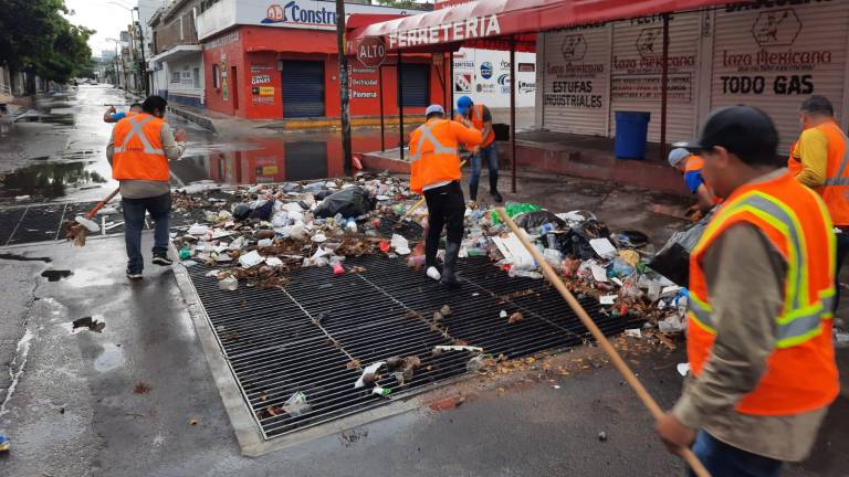 De no limpiarse de inmediato estos desechos pueden continuar causando taponamientos en el drenaje pluvial o desplazarse al Río Culiacán, y posteriormente al océano.
