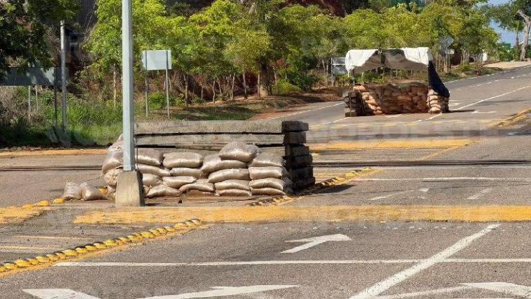 El punto de revisión militar quedó abandonado tras el retiro del Ejército en la zona de Cerritos, Mazatlán.