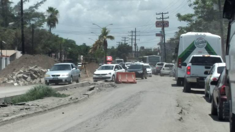 El fuerte tráfico vehicular se mantiene en algunos tramos de la Avenida Gabriel Leyva por los trabajos de rehabilitación