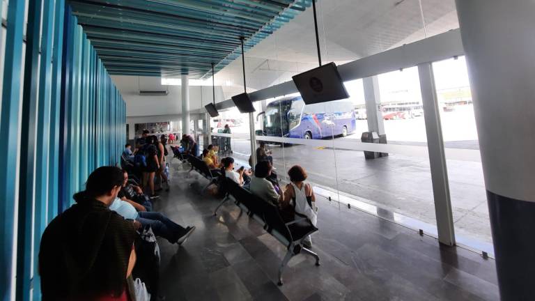 En la Central de Autobuses de Mazatlán ya comienza el regreso de los visitantes a sus lugares de origen.