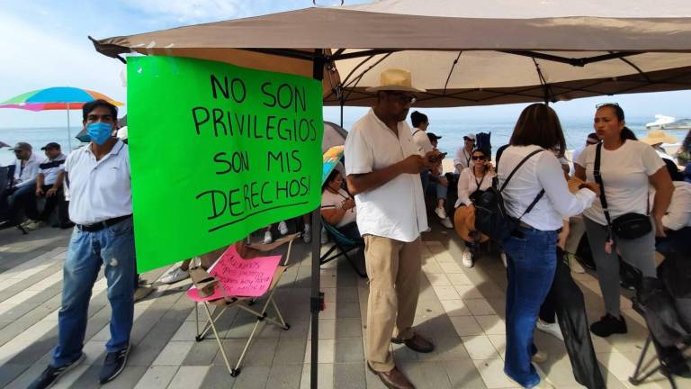 Trabajadores del Poder Judicial de la Federación realizaron protestas a lo largo del País, como en Mazatlán.