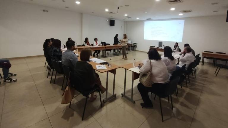 Funcionarios del Municipio de Escuinapa reciben capacitación para la atención a mujeres víctimas de la violencia.
