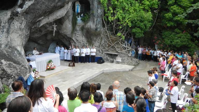 La Gruta de Lourdes en Francia