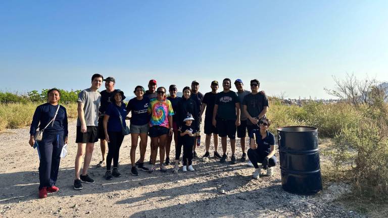 MazConCiencia donó 5 botes para basura.