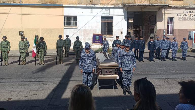 Los compañeros del Escuadrón 201 rindieron homenaje al Sargento Gamboa.