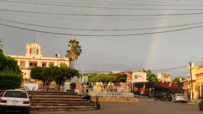 La noche del Grito contará con los honores correspondientes, presentaciones de ballet, cantantes locales y una verbena donde se ofrecerán antojitos mexicanos sin costo para los asistentes.