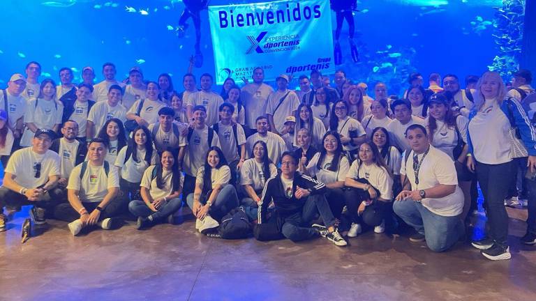 Los mejores elementos a nivel nacional del grupo Dportenis recorren las instalaciones del Gran Acuario Mazatlán Mar de Cortés.