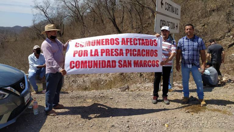 AMLO llega a la Presa Picachos, donde comuneros de San Marcos le piden se les paguen sus terrenos