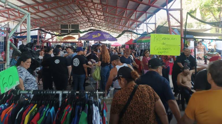 El tianguis de la Colonia Juárez, en Mazatlán, registra una alta afluencia tanto de comerciantes como compradores.