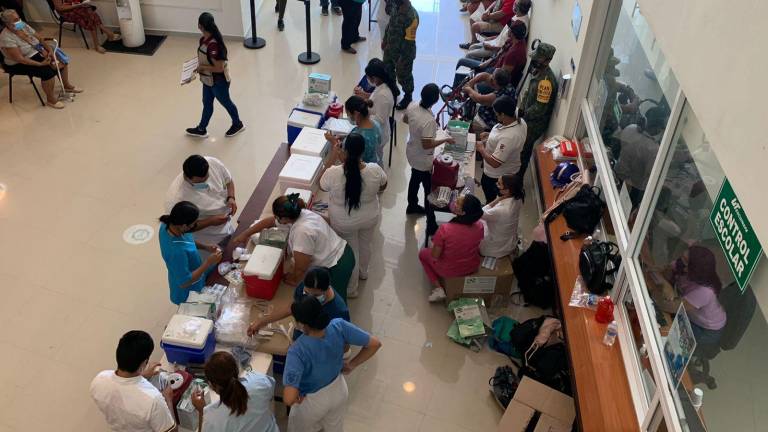 Con orden y fluido transcurre segundo día de vacunación en Escuinapa