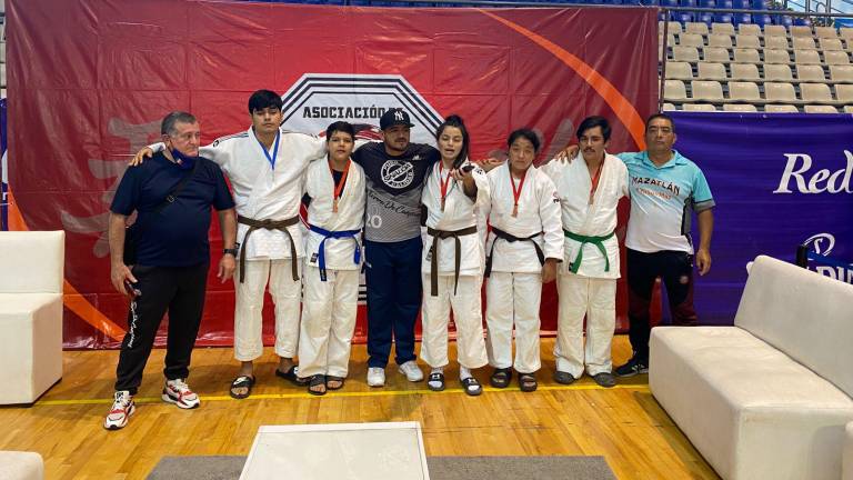 Parte de la delegación mazatleca que compitió en el Nacional de Judo.