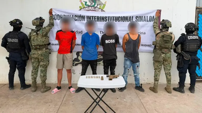 Un operativo conjunto en la colonia Pradera Dorada 6 permitió rescatar a dos personas presuntamente privadas de la libertad y detener a cuatro civiles.