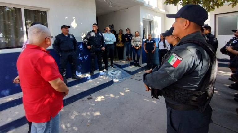 Trinidad Ibarra Martínez les explicó que la falta de salarios obedece a un tema administrativo derivado del cierre fiscal.