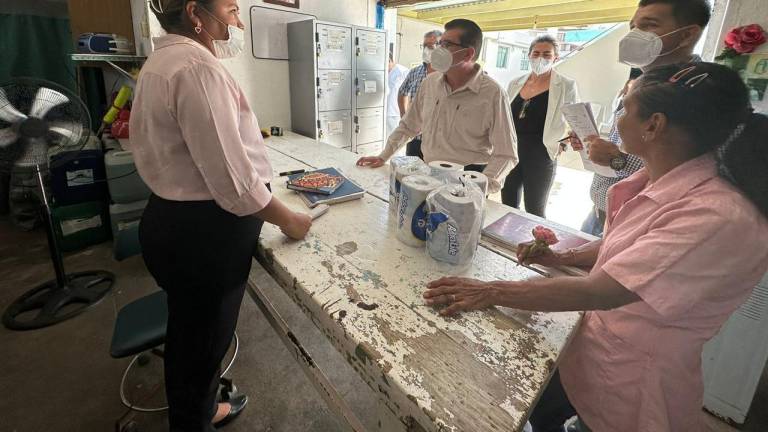 Durante el recorrido, el Alcalde visitó cada área del Hospital Municipal “Margarita Maza de Juárez”.