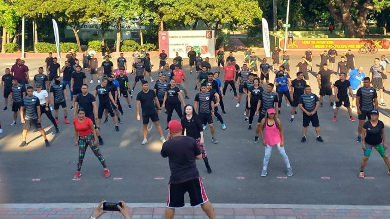 En este evento masivo tuvo la asistencia de más de 100 personas.