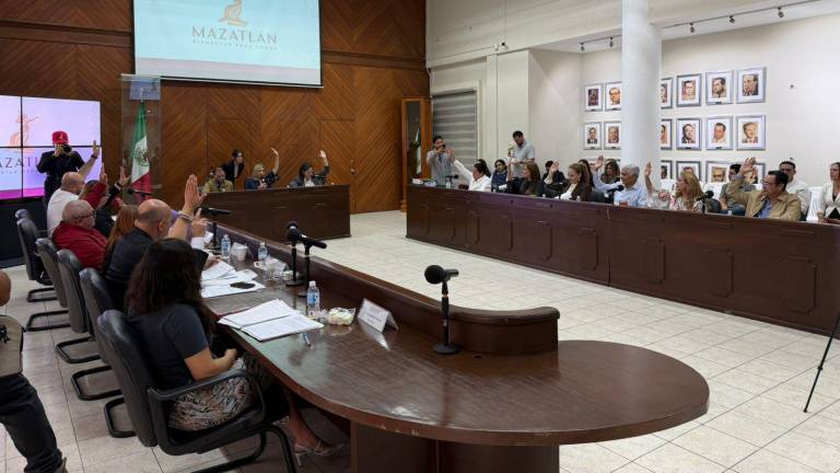 Sesión de Cabildo de Mazatlán donde aprobaron un paquete de acuerdos.