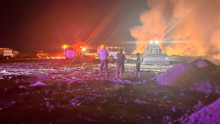 El incendio en el relleno sanitario de Culiacán basurón, a más de 24 horas de actividad, se encuentra controlado, anunció Protección Civil de Culiacán.