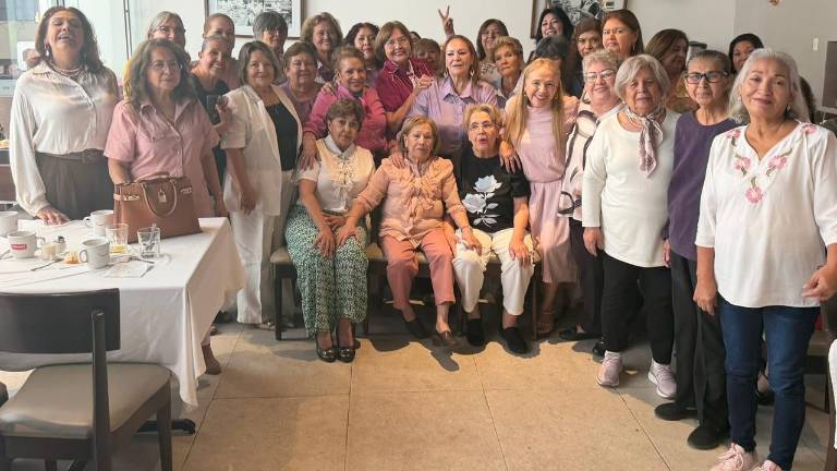La Asociación de Jubilados de la UAS A.C. llevó a cabo un festejo en honor a sus agremiadas en el marco del Día Internacional de la Mujer.