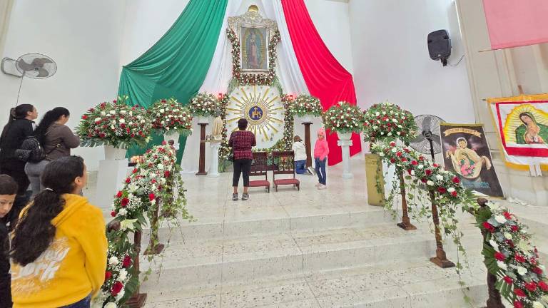 En Rosario fieles religiosos se unen a los festejos en honor a la Virgen de Guadalupe.